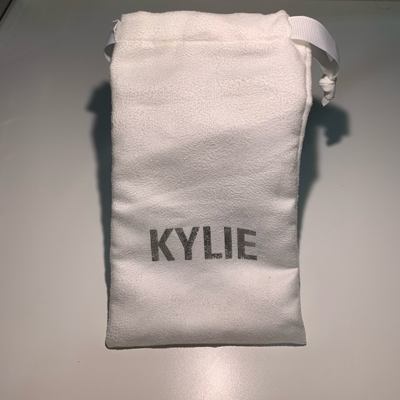 Kylie Cosmetics Pouch - Picture 4 of 7